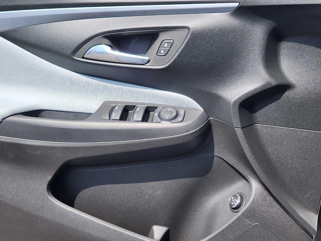 new 2025 Buick Envista car, priced at $26,934