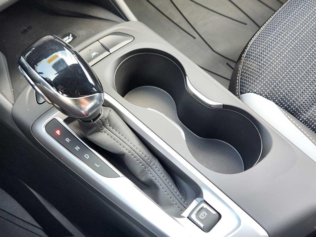 new 2025 Buick Envista car, priced at $26,934