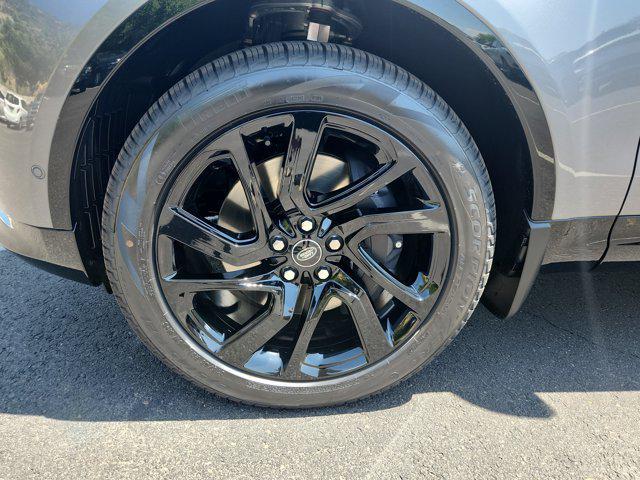 new 2025 Land Rover Discovery car, priced at $78,688