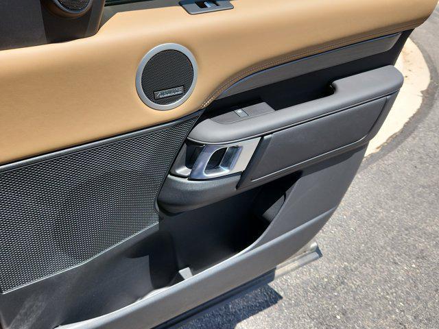 new 2025 Land Rover Discovery car, priced at $89,128