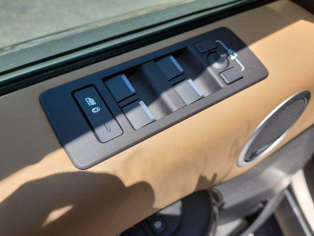 new 2025 Land Rover Discovery car, priced at $89,128