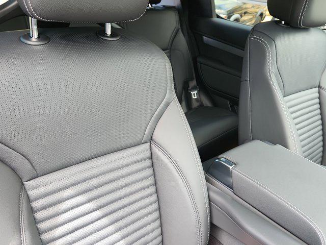 new 2025 Land Rover Discovery car, priced at $77,728