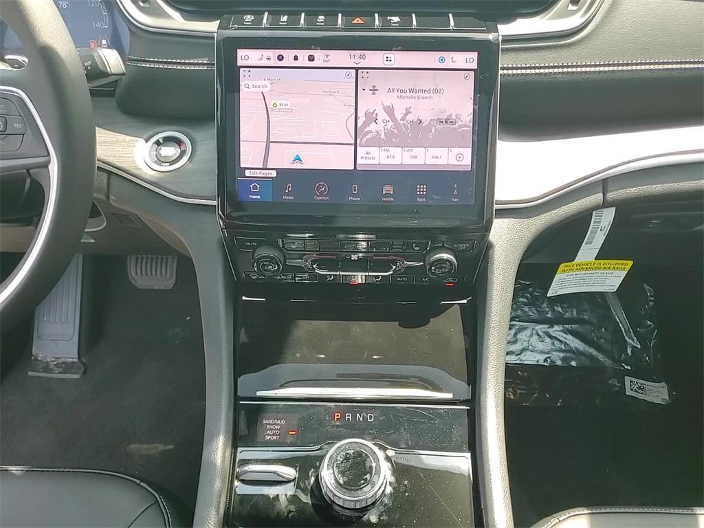 new 2025 Jeep Grand Cherokee car, priced at $43,575