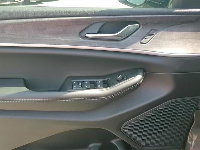 new 2025 Jeep Grand Cherokee car, priced at $40,810