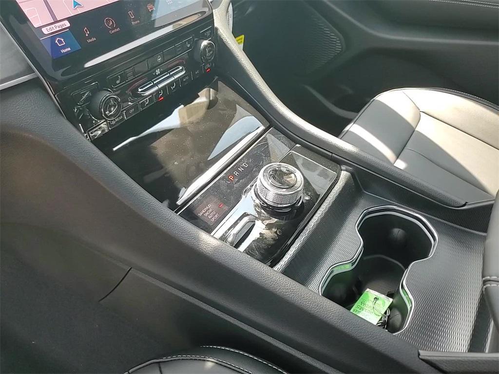 new 2025 Jeep Grand Cherokee car, priced at $43,575