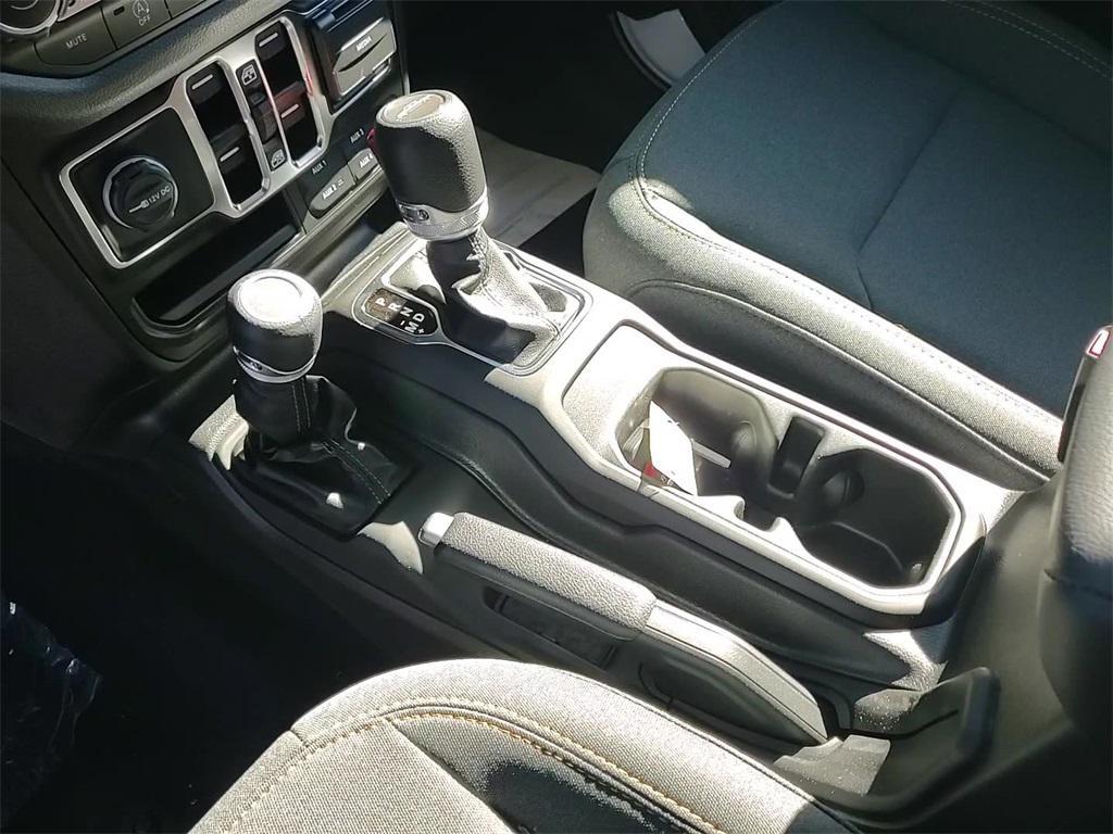 new 2025 Jeep Gladiator car, priced at $39,582