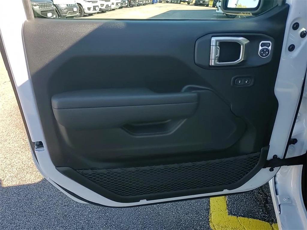 new 2025 Jeep Gladiator car, priced at $39,582