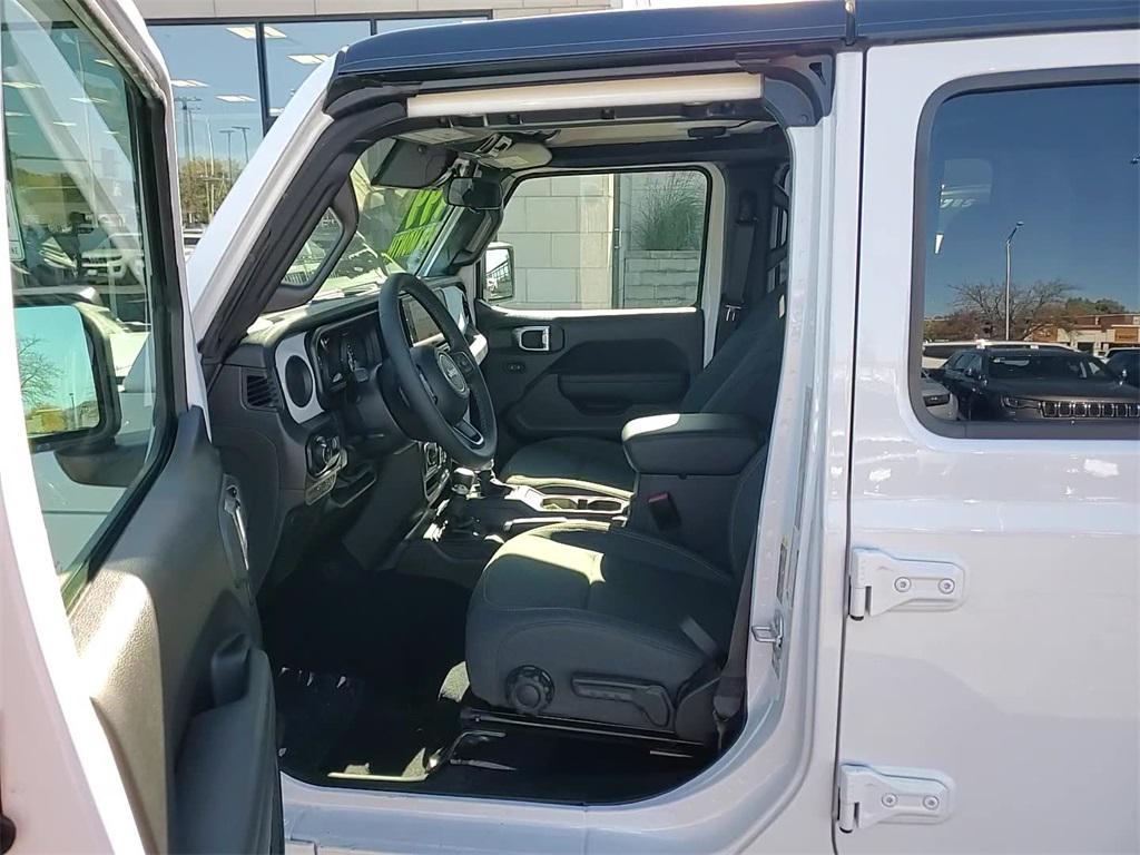 new 2025 Jeep Gladiator car, priced at $39,582