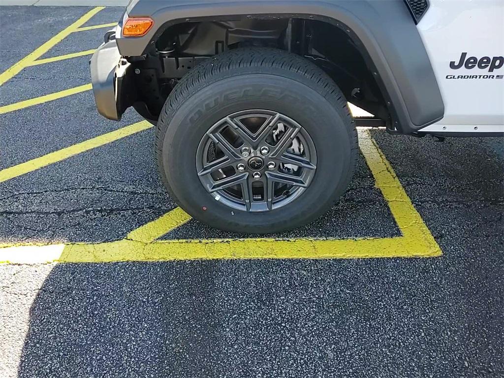 new 2025 Jeep Gladiator car, priced at $39,582