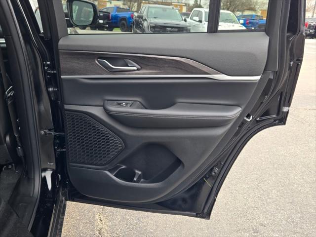 new 2025 Jeep Grand Cherokee car, priced at $43,697