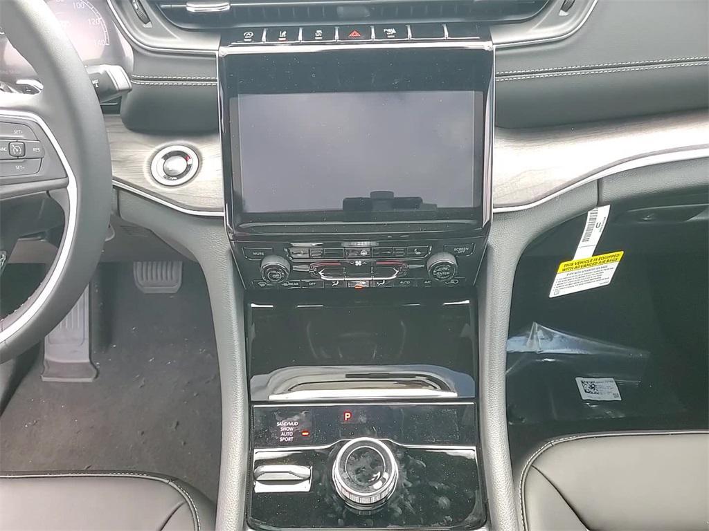 new 2025 Jeep Grand Cherokee car, priced at $43,759