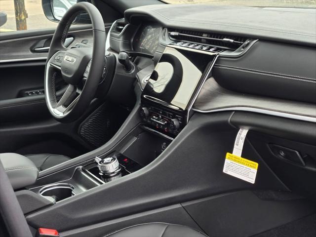 new 2025 Jeep Grand Cherokee car, priced at $43,697