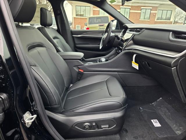new 2025 Jeep Grand Cherokee car, priced at $43,697