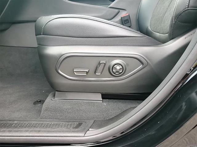 new 2025 Jeep Grand Cherokee car, priced at $40,875