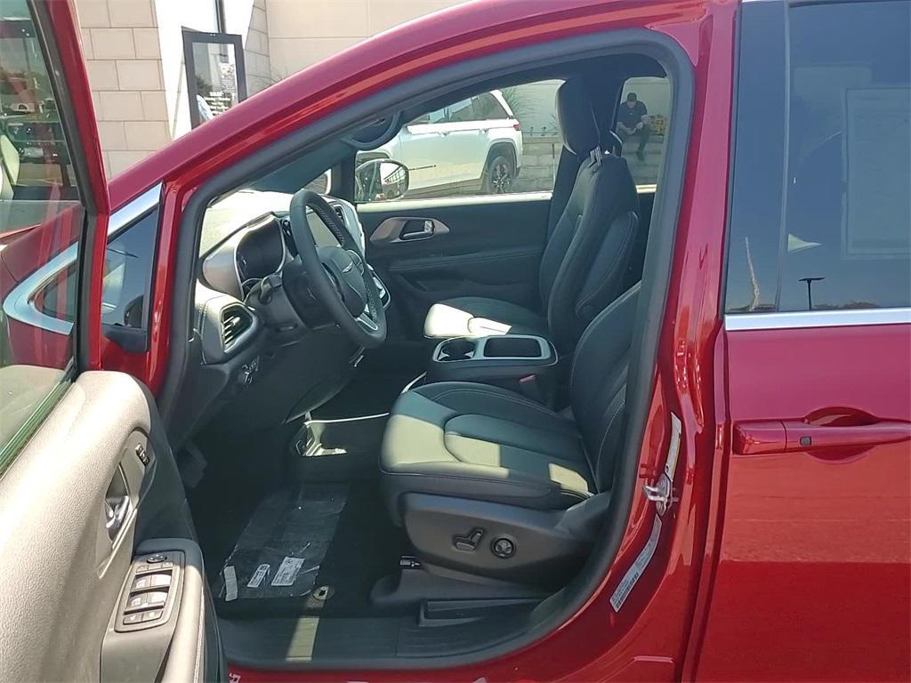 new 2026 Chrysler Pacifica car, priced at $45,058