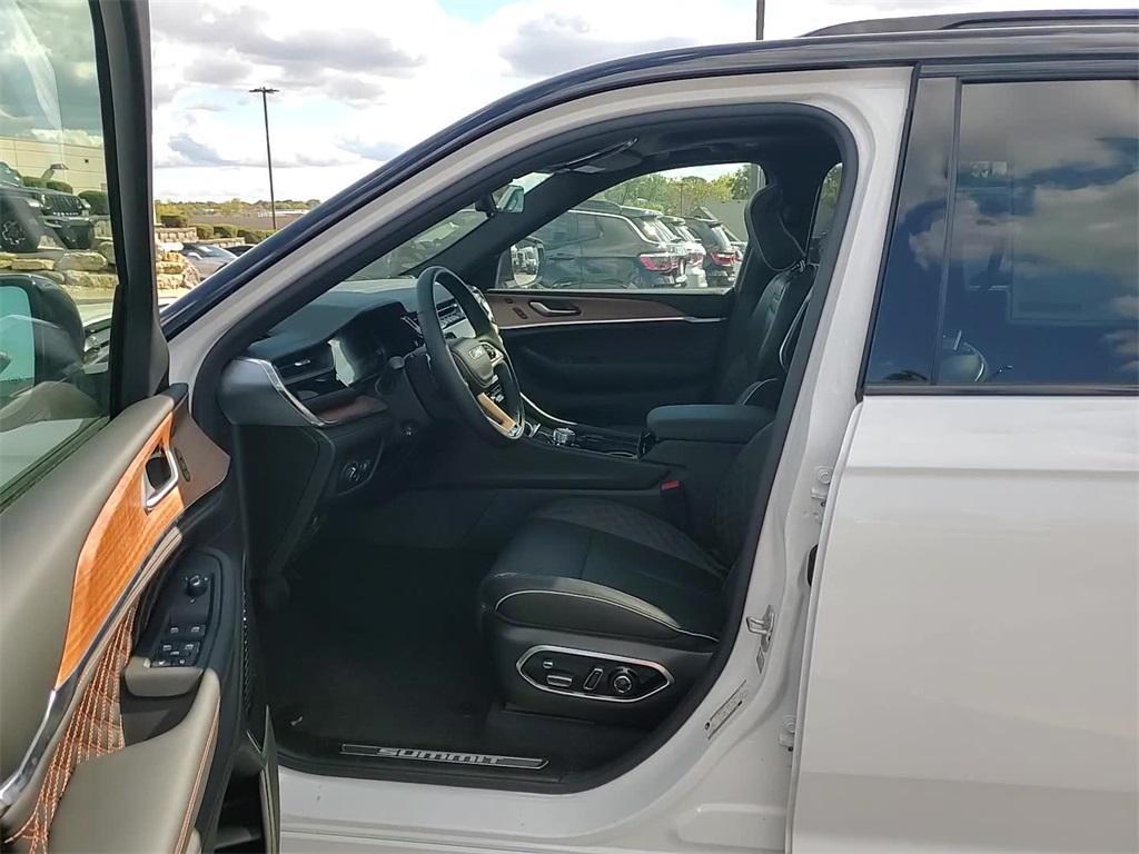 new 2025 Jeep Grand Cherokee car, priced at $61,497