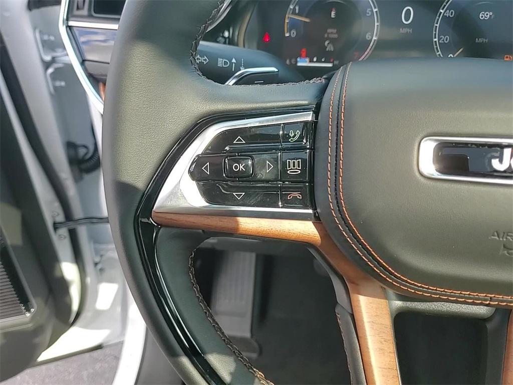 new 2025 Jeep Grand Cherokee car, priced at $61,497