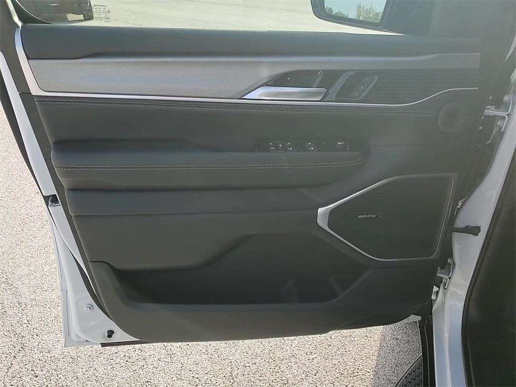 new 2025 Jeep Wagoneer L car, priced at $70,857