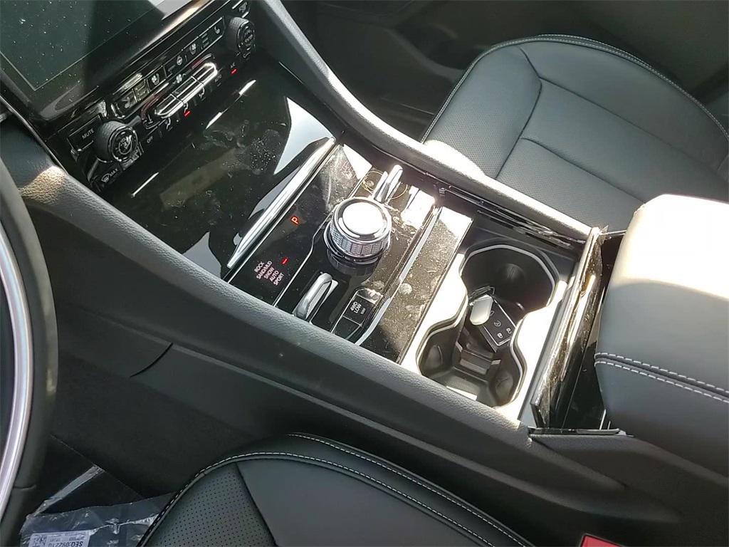 new 2025 Jeep Grand Cherokee car, priced at $52,272