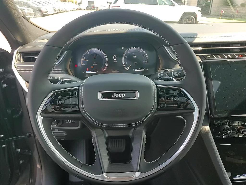new 2025 Jeep Grand Cherokee car, priced at $52,272
