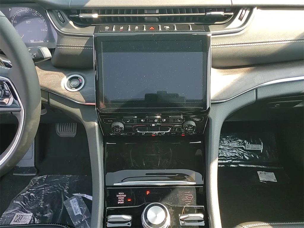 new 2025 Jeep Grand Cherokee car, priced at $52,272