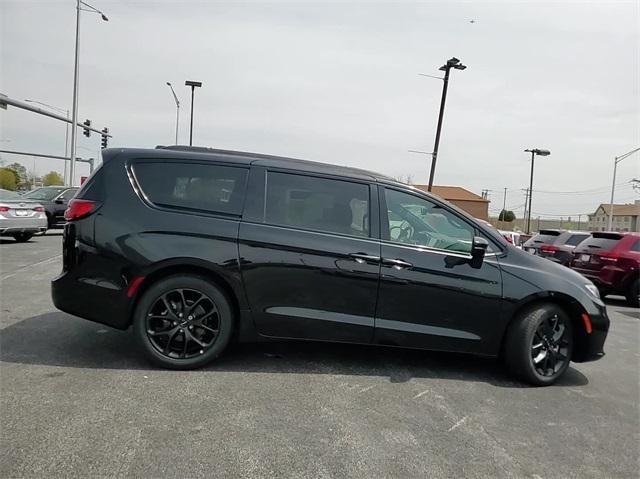 new 2023 Chrysler Pacifica car, priced at $43,168