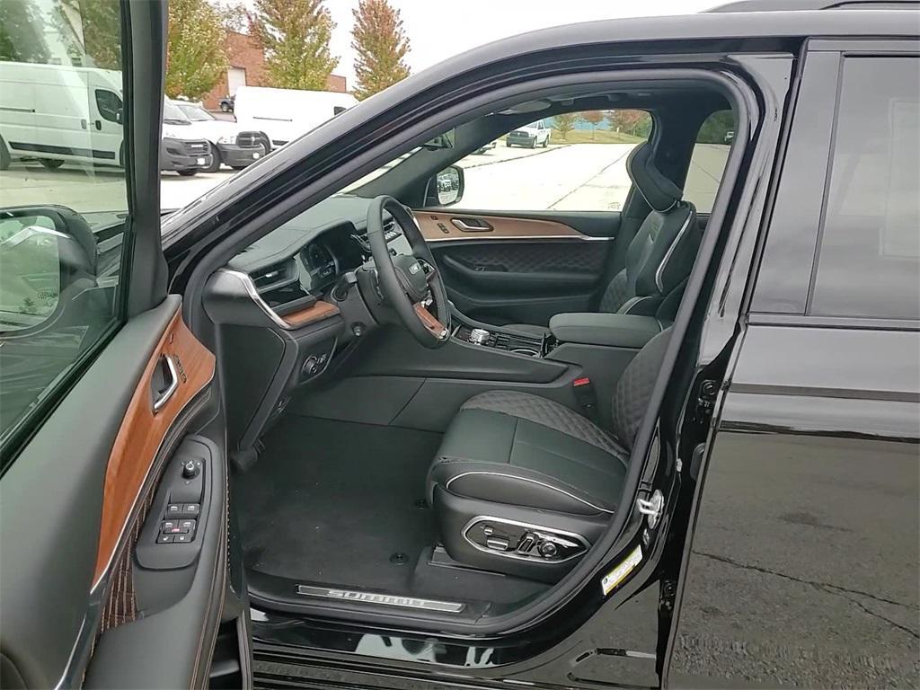 new 2025 Jeep Grand Cherokee car, priced at $62,033