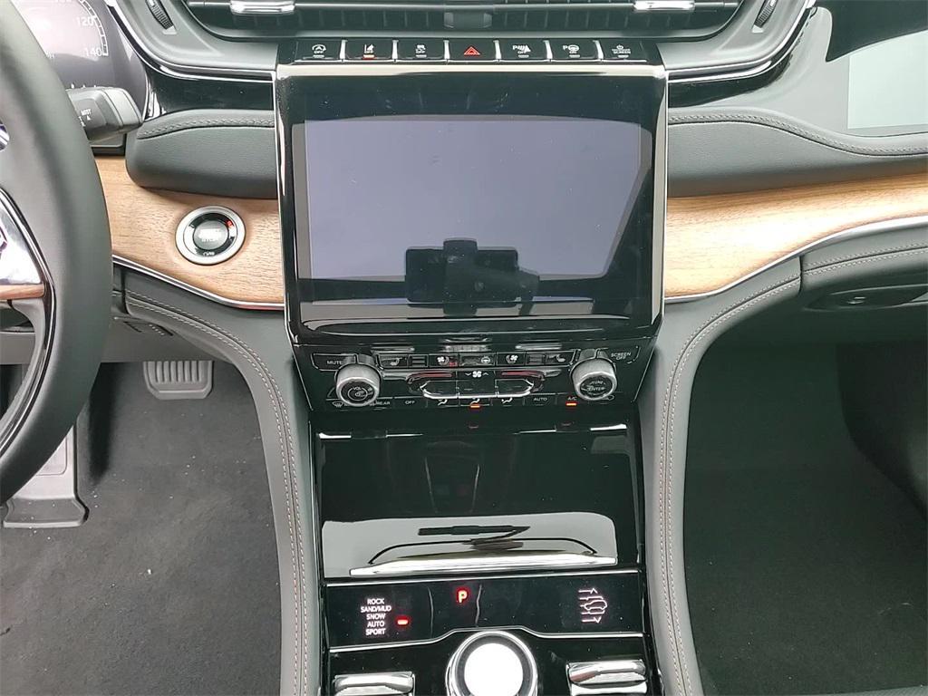 new 2025 Jeep Grand Cherokee car, priced at $62,033