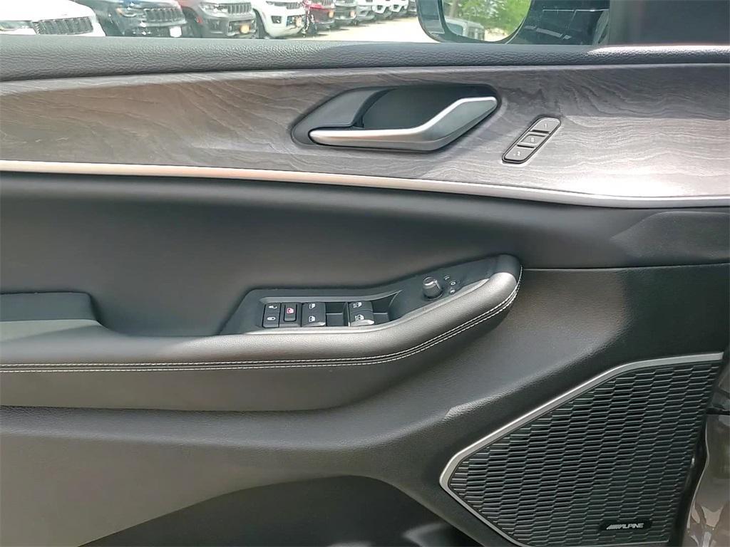 used 2023 Jeep Grand Cherokee car, priced at $42,999