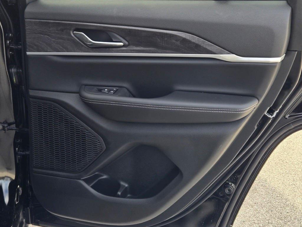 new 2025 Jeep Grand Cherokee car, priced at $43,759