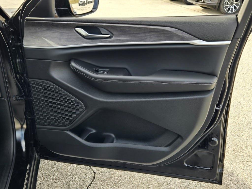 new 2025 Jeep Grand Cherokee car, priced at $43,759
