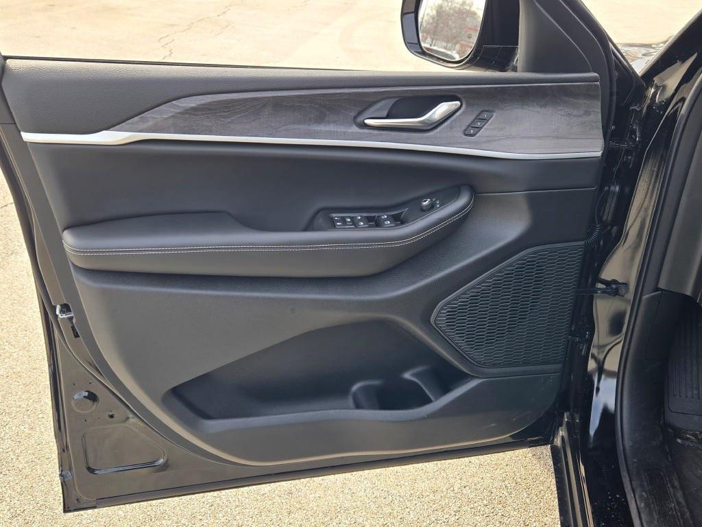 new 2025 Jeep Grand Cherokee car, priced at $43,759