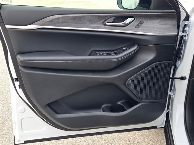new 2025 Jeep Grand Cherokee car, priced at $50,257