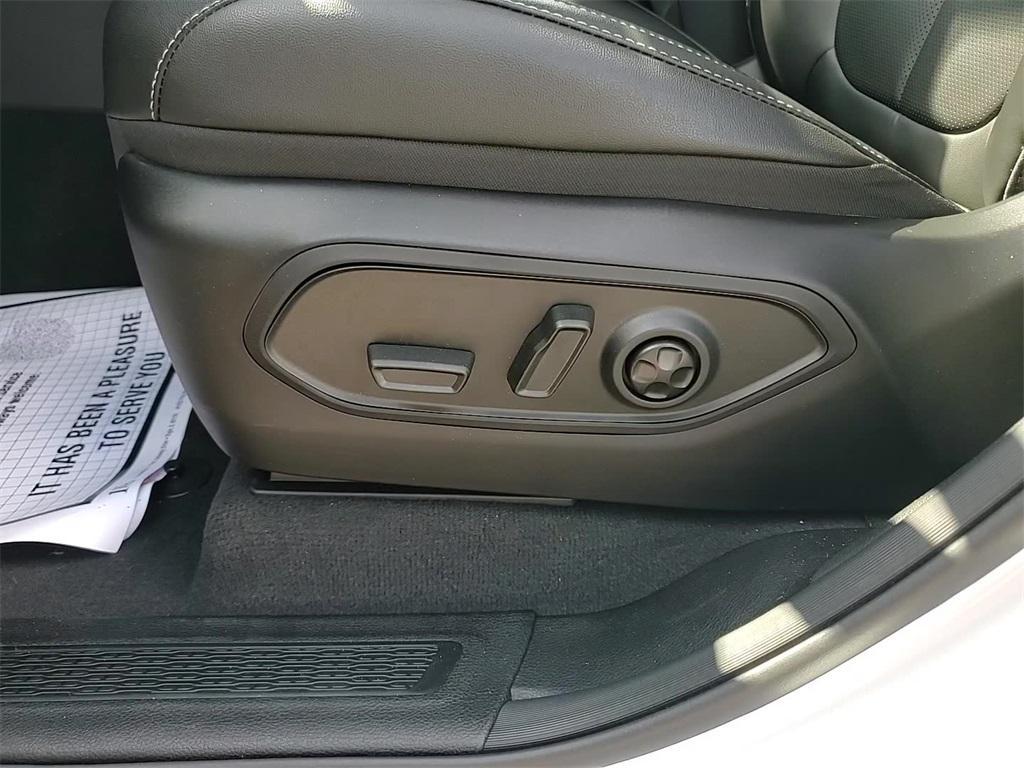new 2025 Jeep Grand Cherokee car, priced at $47,560