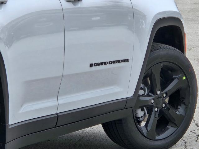 new 2025 Jeep Grand Cherokee car, priced at $50,257