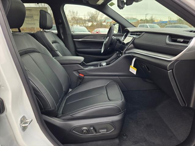 new 2025 Jeep Grand Cherokee car, priced at $50,257