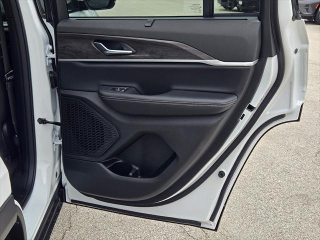 new 2025 Jeep Grand Cherokee car, priced at $50,257
