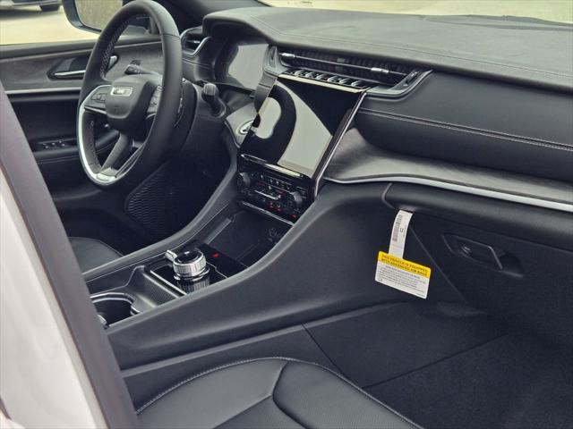 new 2025 Jeep Grand Cherokee car, priced at $50,257