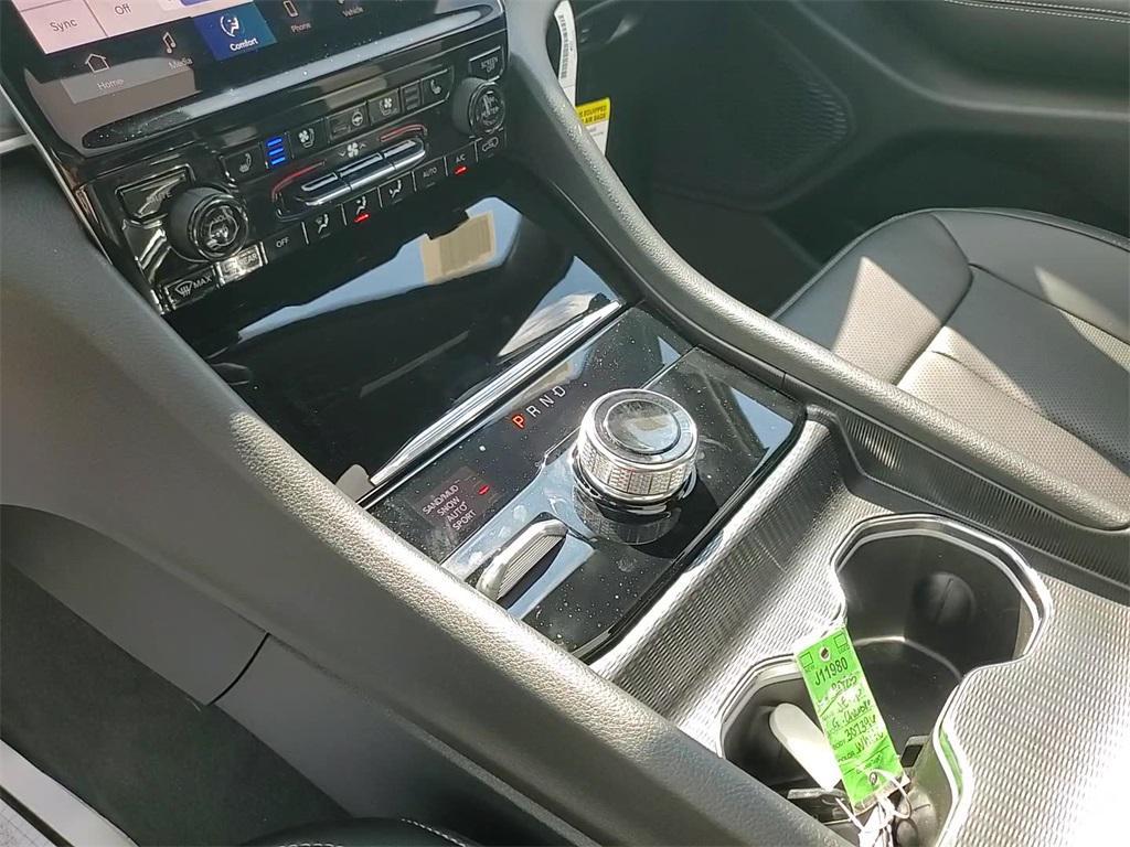 new 2025 Jeep Grand Cherokee car, priced at $47,560