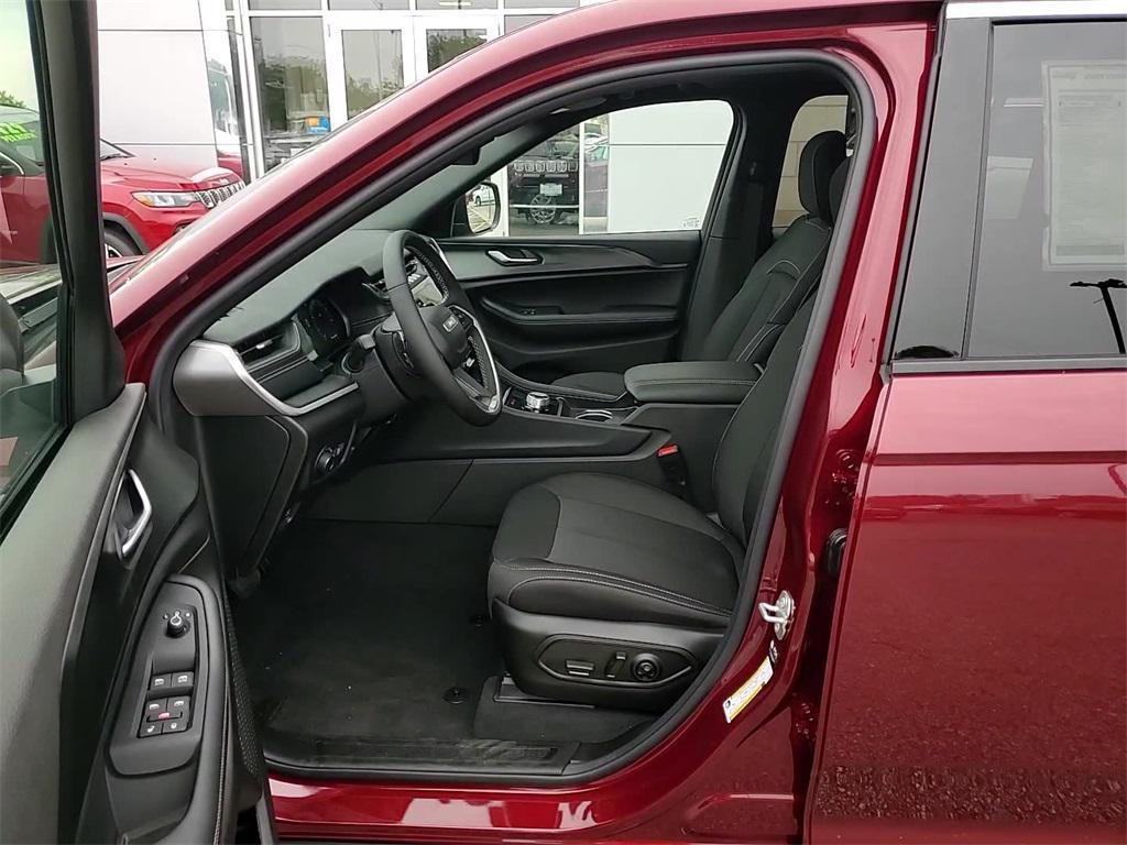 new 2025 Jeep Grand Cherokee car, priced at $38,386