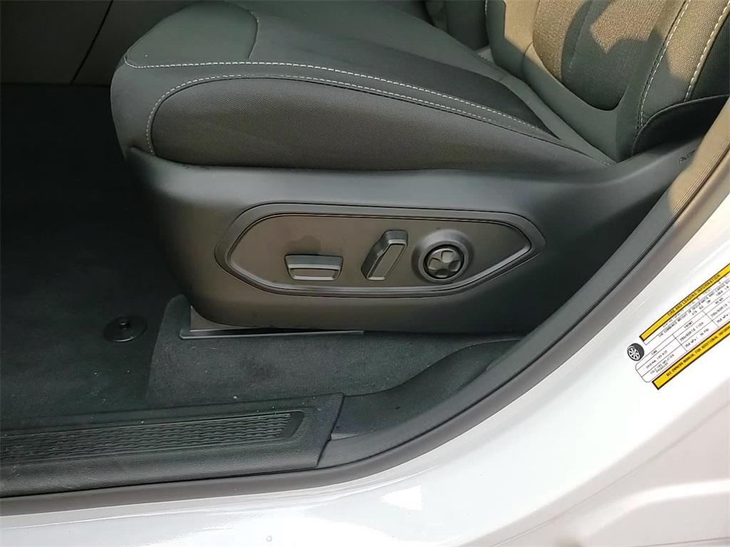 new 2025 Jeep Grand Cherokee car, priced at $38,275