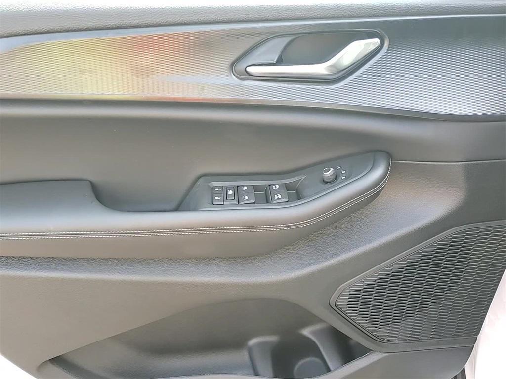 new 2025 Jeep Grand Cherokee car, priced at $38,275