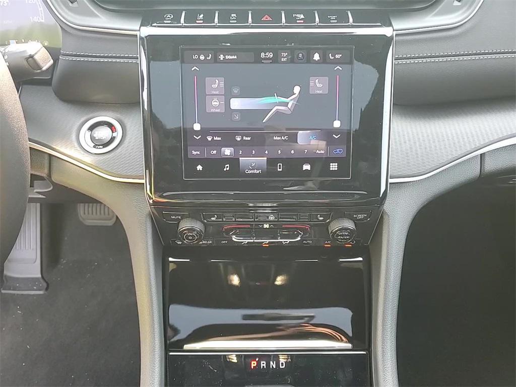 new 2025 Jeep Grand Cherokee car, priced at $38,275