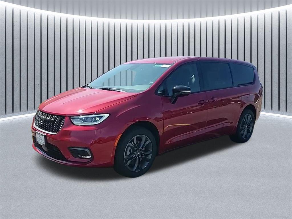 new 2026 Chrysler Pacifica car, priced at $44,733