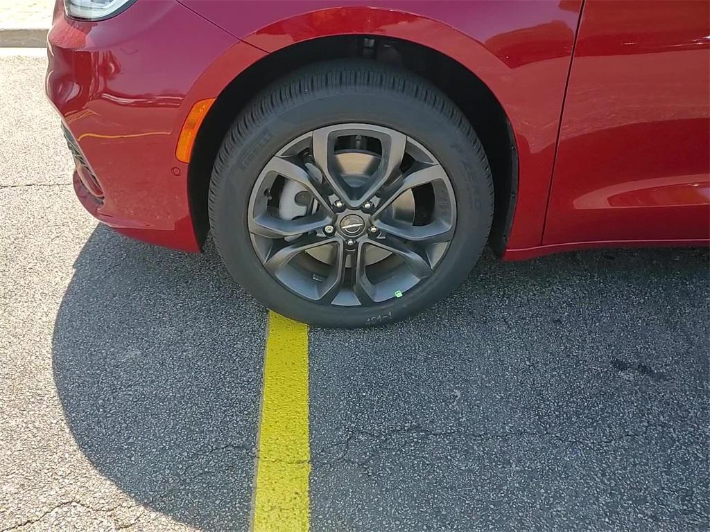 new 2026 Chrysler Pacifica car, priced at $44,733