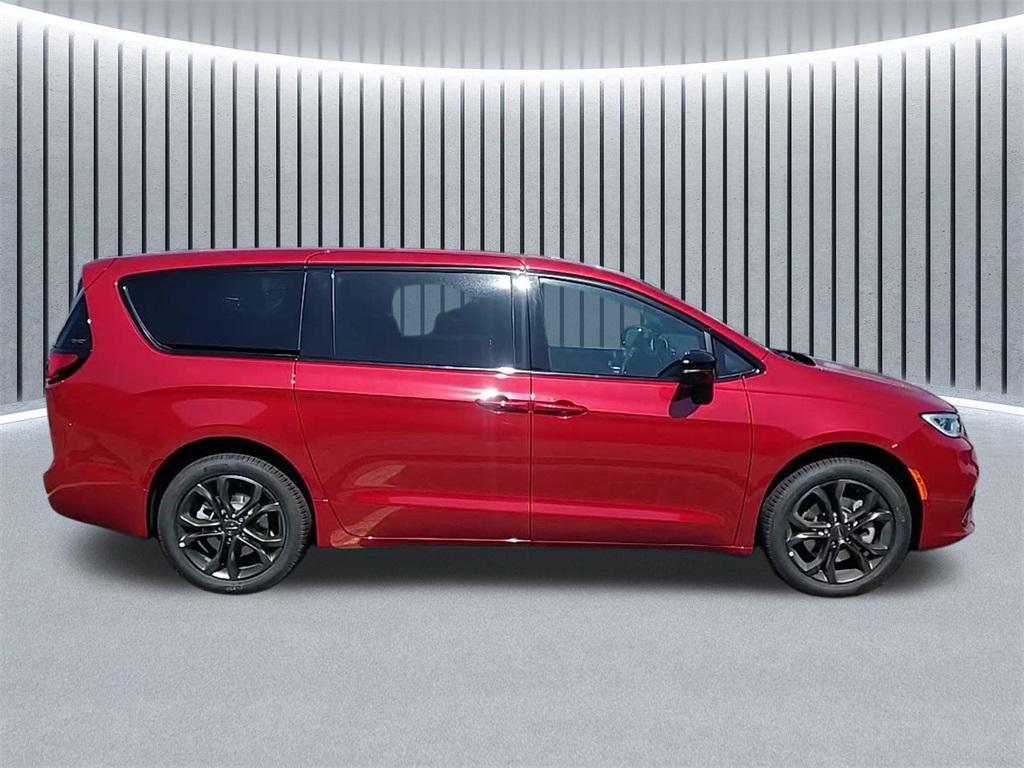 new 2026 Chrysler Pacifica car, priced at $44,733