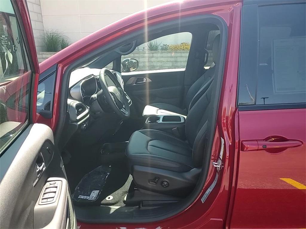 new 2026 Chrysler Pacifica car, priced at $44,733
