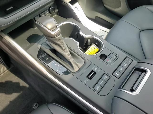 used 2020 Toyota Highlander car, priced at $33,995