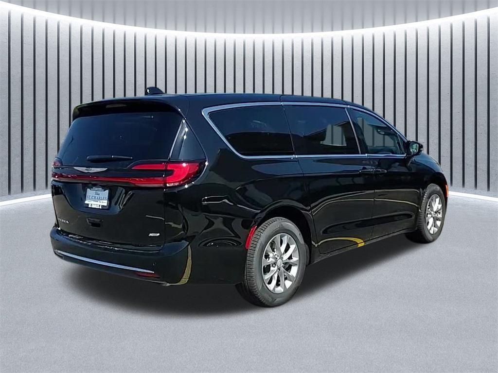 new 2026 Chrysler Pacifica car, priced at $46,485