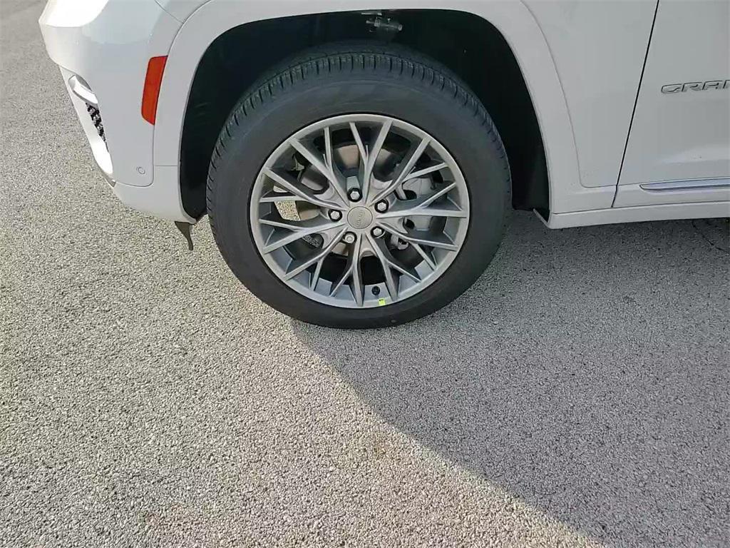 new 2025 Jeep Grand Cherokee car, priced at $52,250